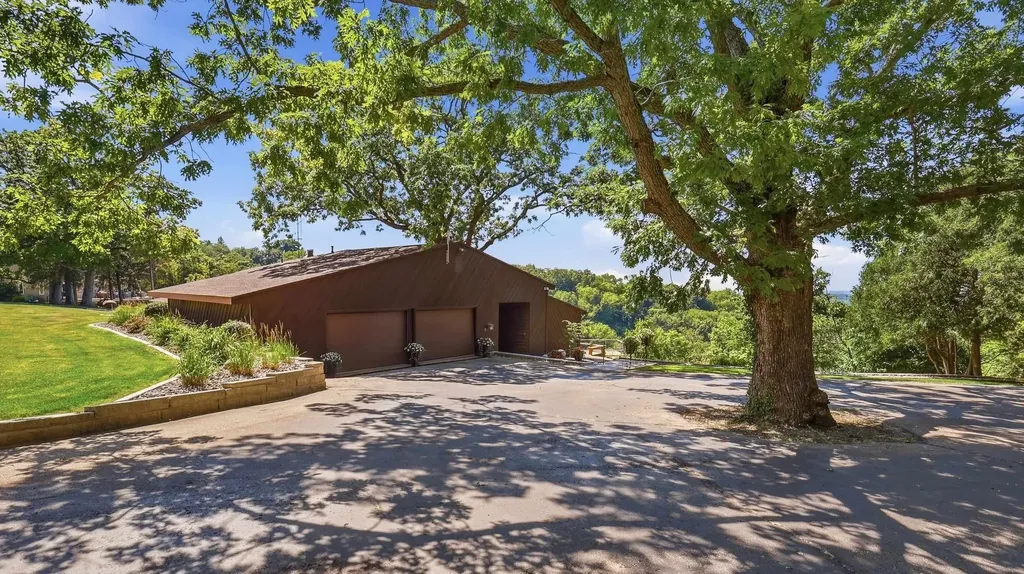 3485 Echo Hills Drive Dubuque IA 52003