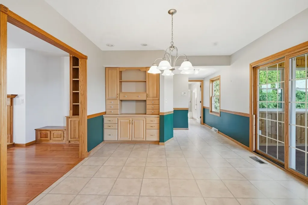798 Carriage Hill Dubuque IA 52003