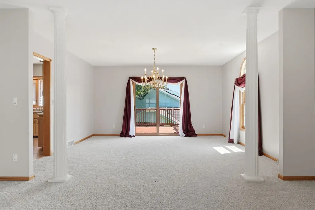 798 Carriage Hill Dubuque IA 52003