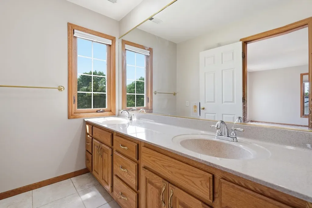 798 Carriage Hill Dubuque IA 52003