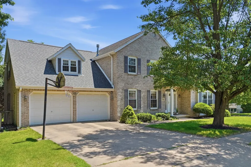 798 Carriage Hill Dubuque IA 52003