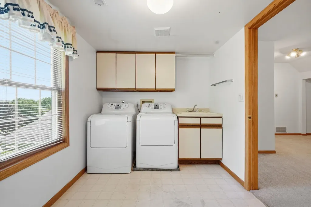 798 Carriage Hill Dubuque IA 52003