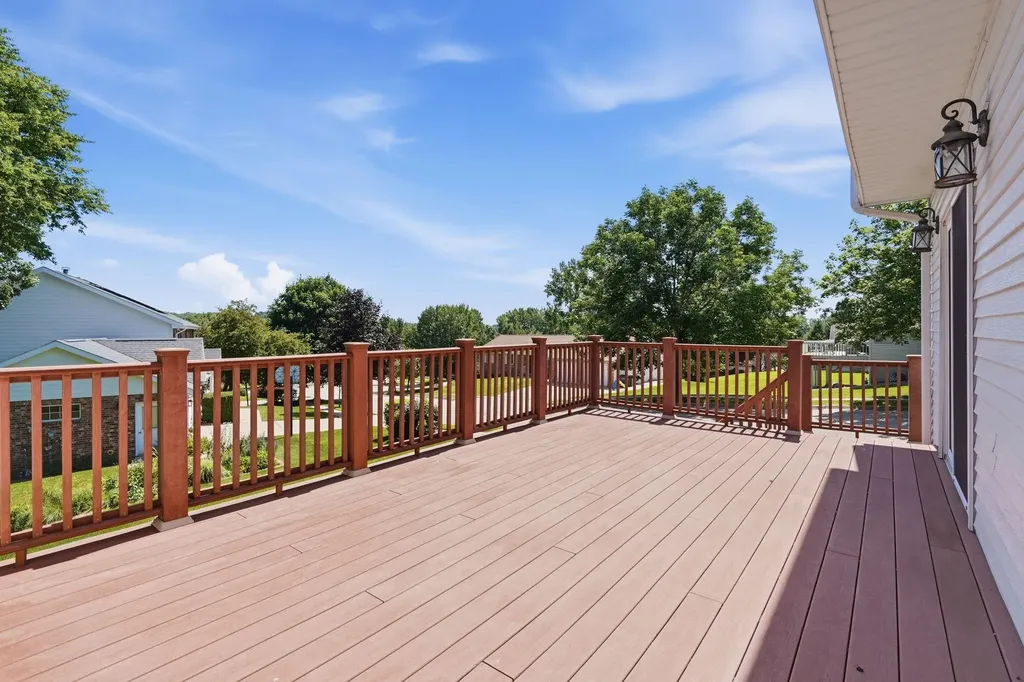 798 Carriage Hill Dubuque IA 52003