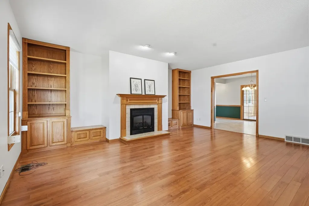 798 Carriage Hill Dubuque IA 52003