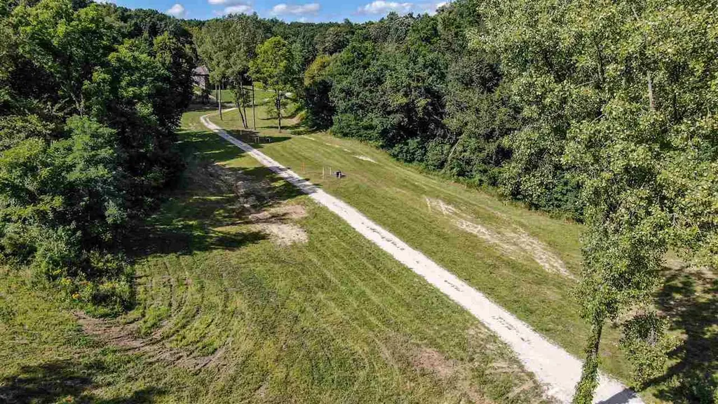 Lot 7 230th Delhi IA 52223-0000