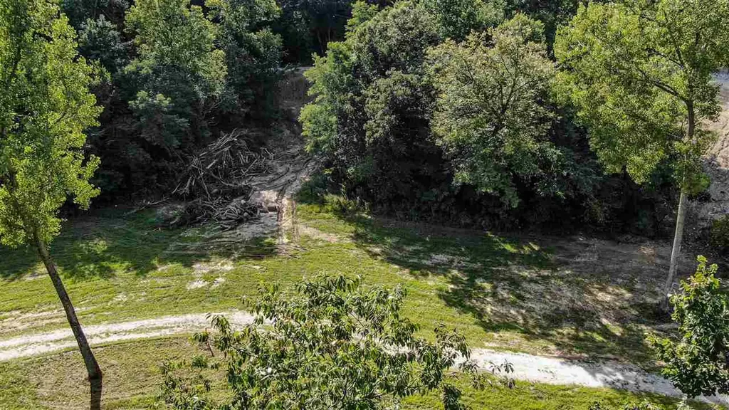 Lot 7 230th Delhi IA 52223-0000