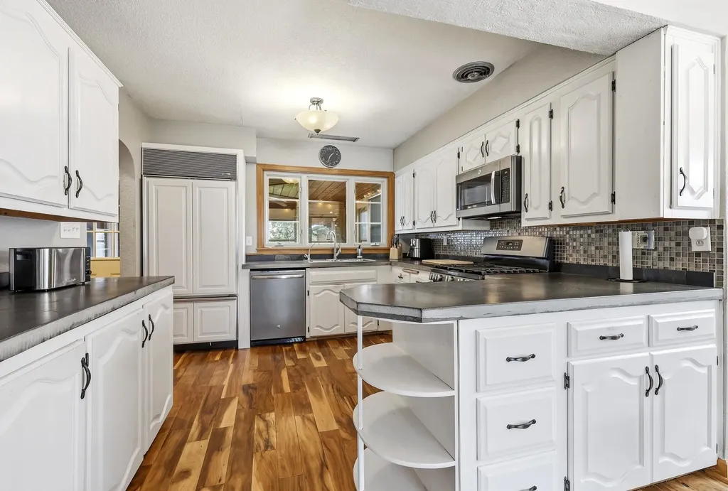 530 S Grandview Dubuque IA 52003