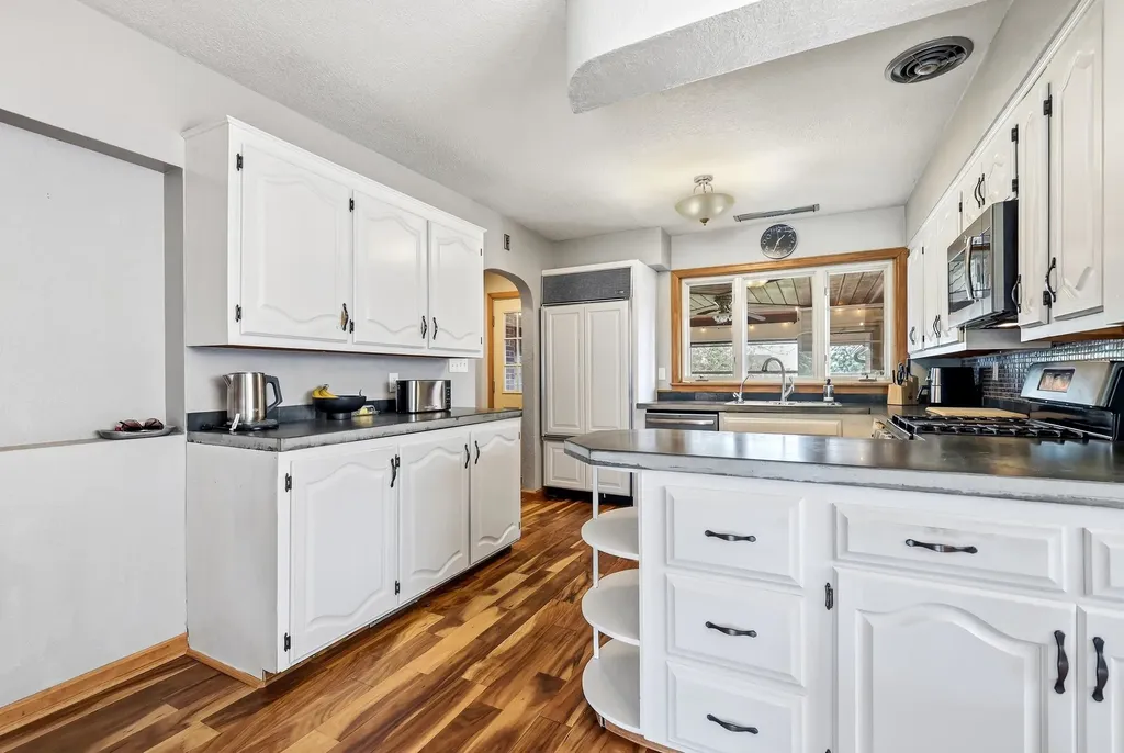 530 S Grandview Dubuque IA 52003