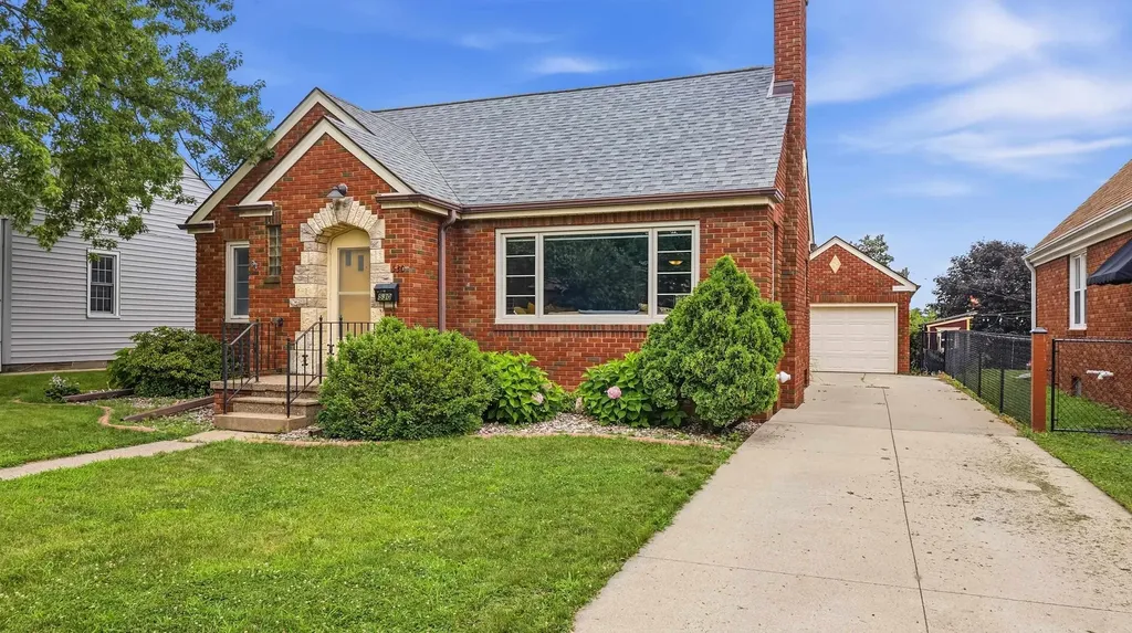 530 S Grandview Dubuque IA 52003