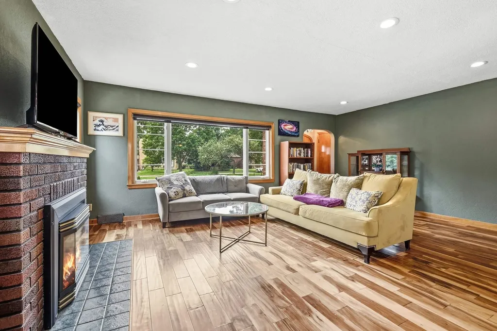 530 S Grandview Dubuque IA 52003