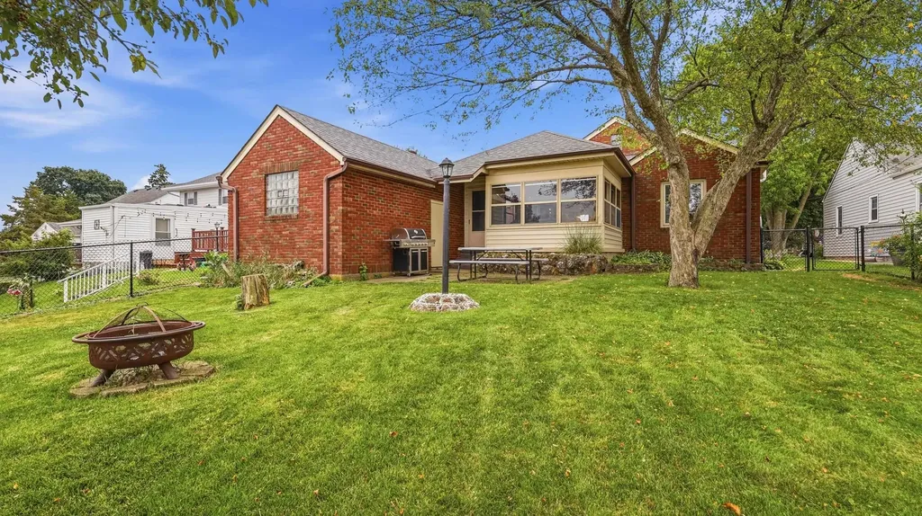 530 S Grandview Dubuque IA 52003