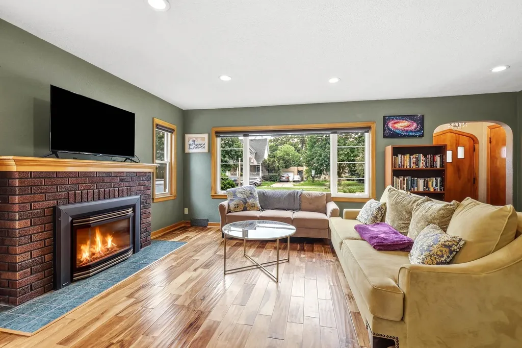 530 S Grandview Dubuque IA 52003