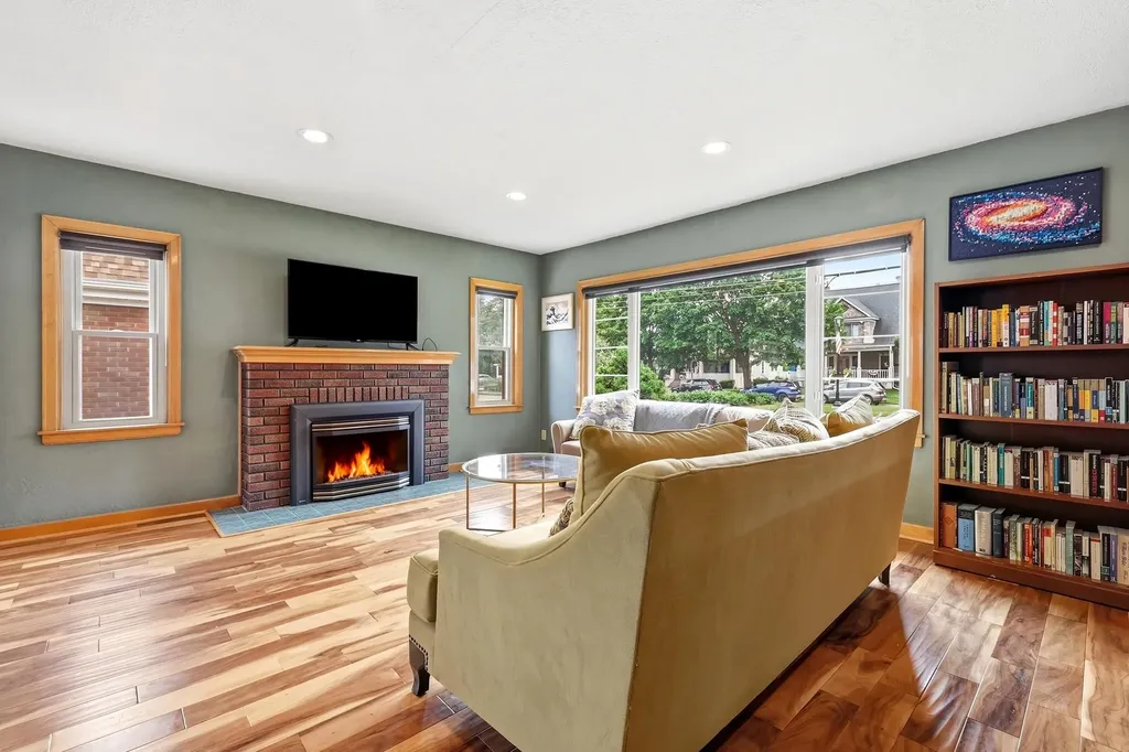 530 S Grandview Dubuque IA 52003
