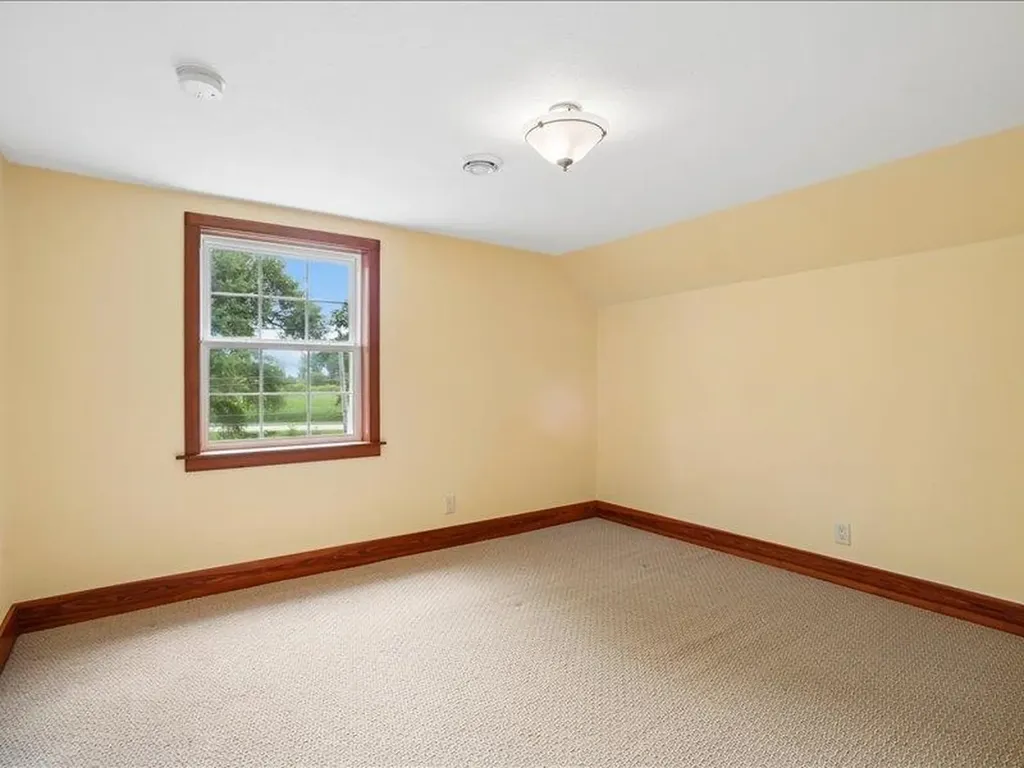 816 SE 2nd Dyersville IA 52040