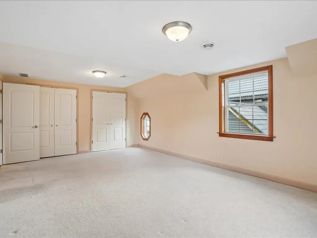816 SE 2nd Dyersville IA 52040