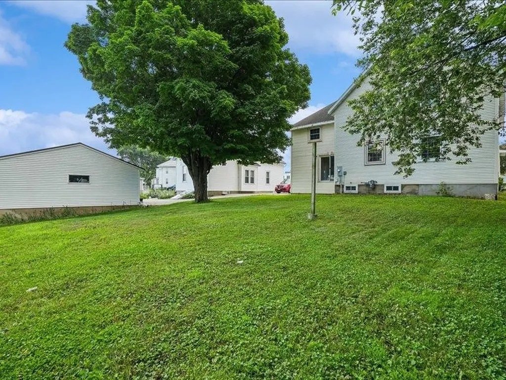 816 SE 2nd Dyersville IA 52040
