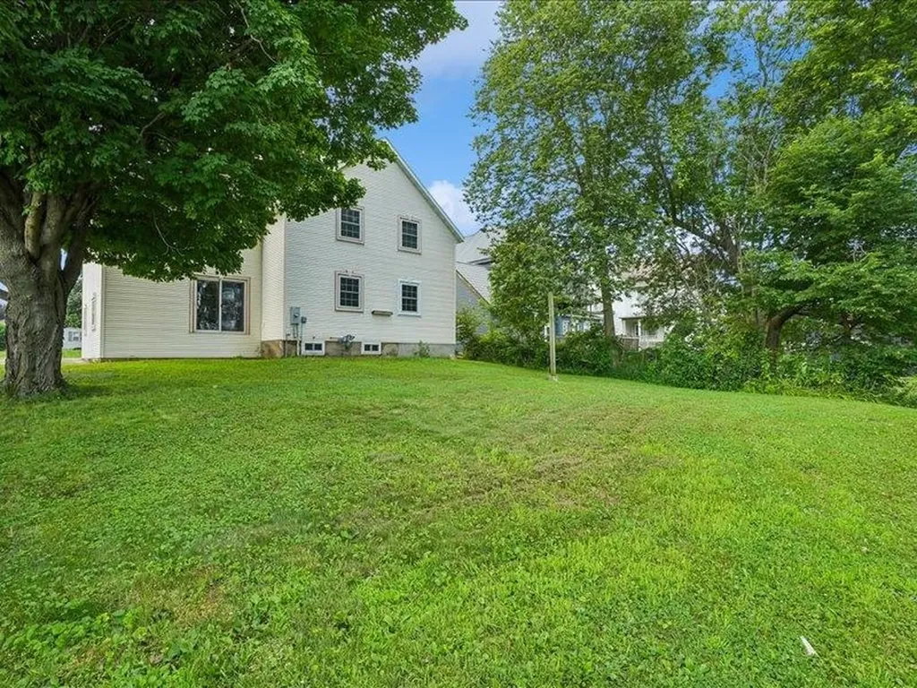 816 SE 2nd Dyersville IA 52040