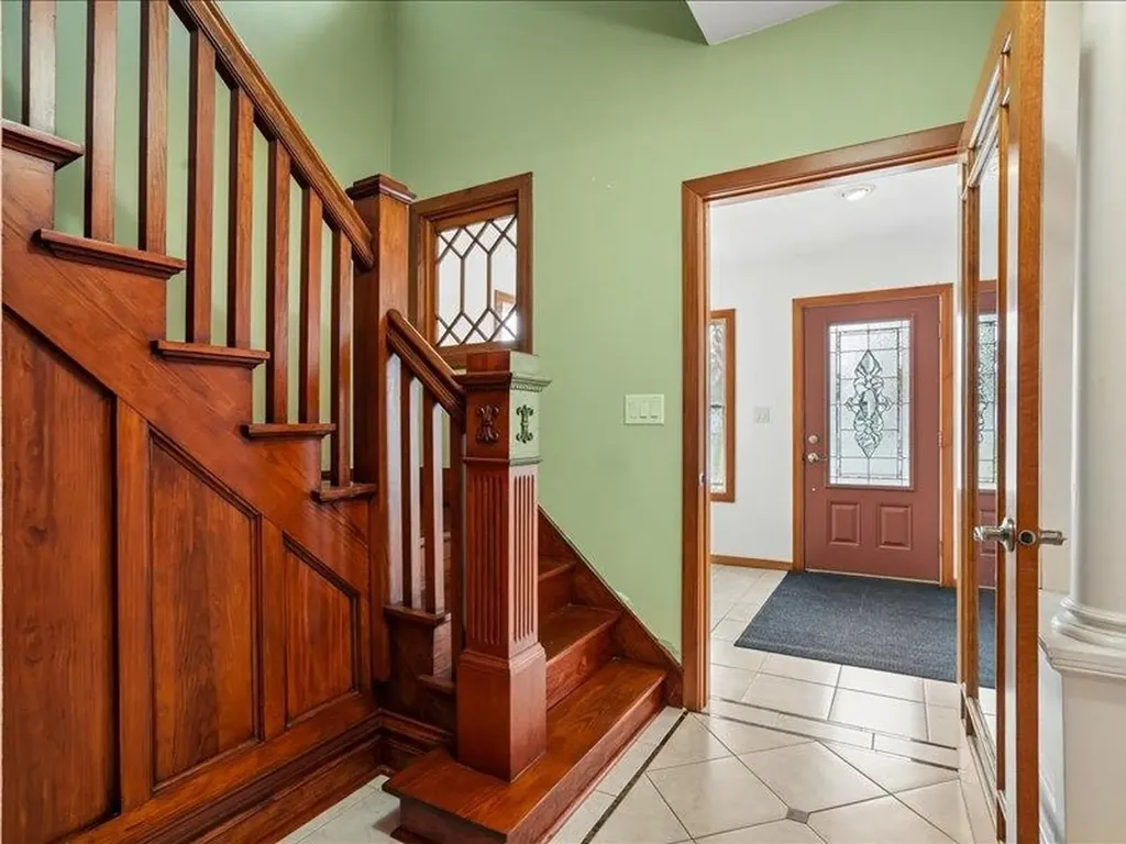 816 SE 2nd Dyersville IA 52040