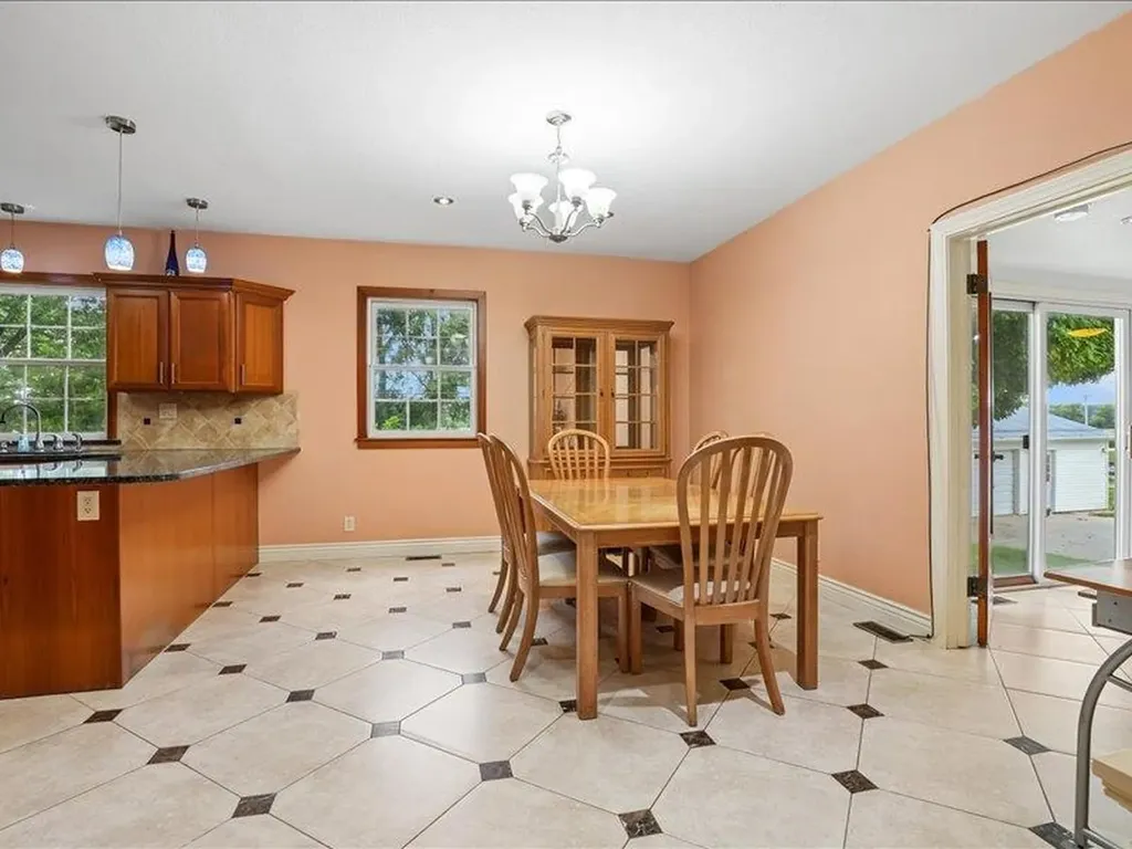 816 SE 2nd Dyersville IA 52040