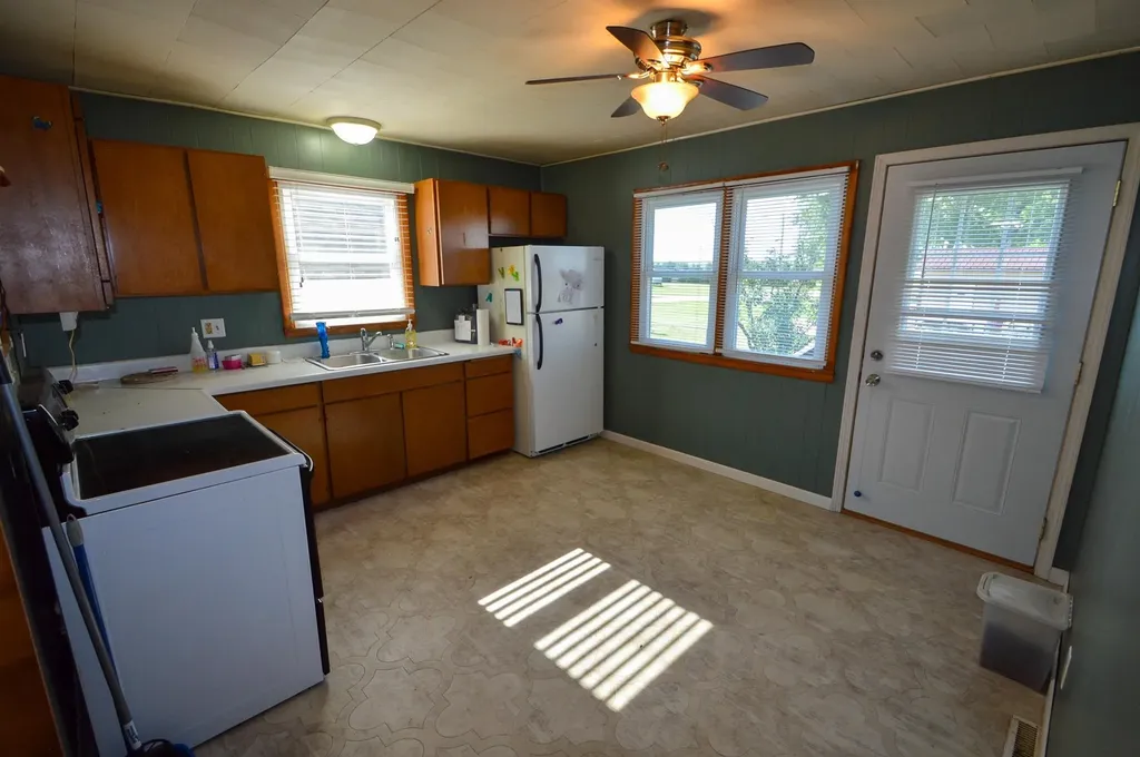 110 Grant Ryan IA 52330