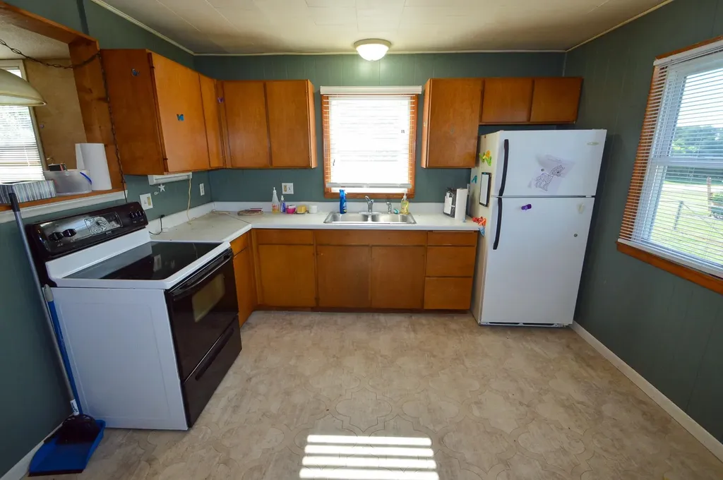 110 Grant Ryan IA 52330