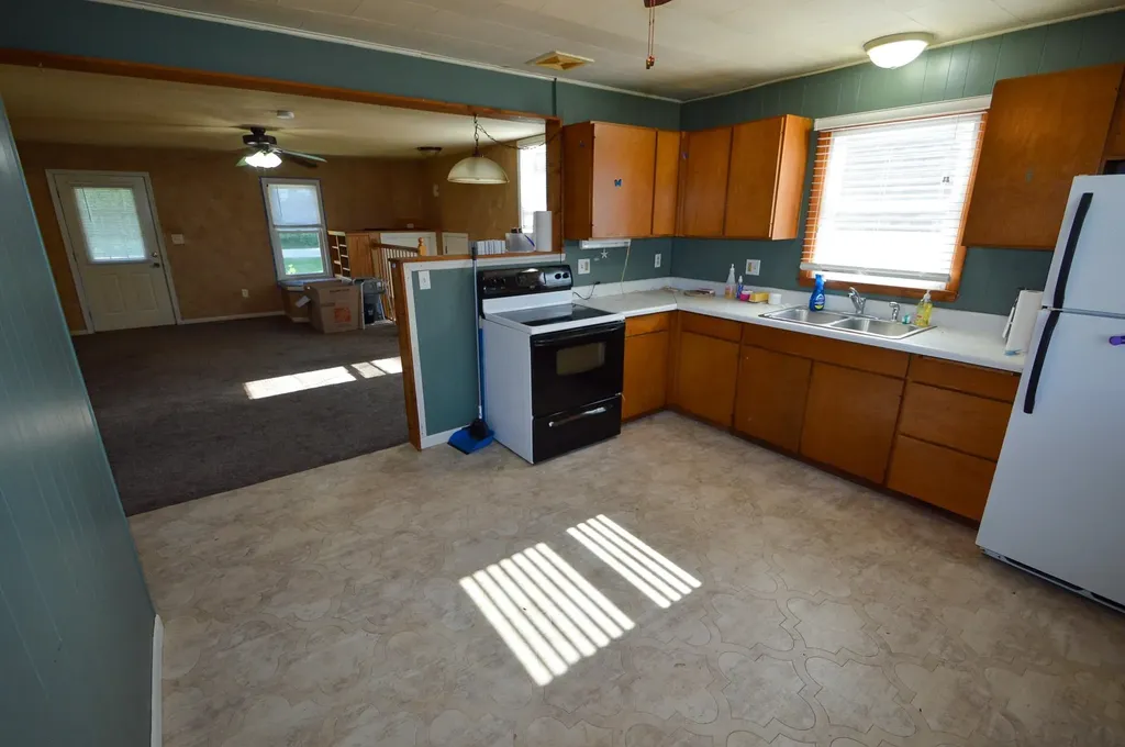 110 Grant Ryan IA 52330