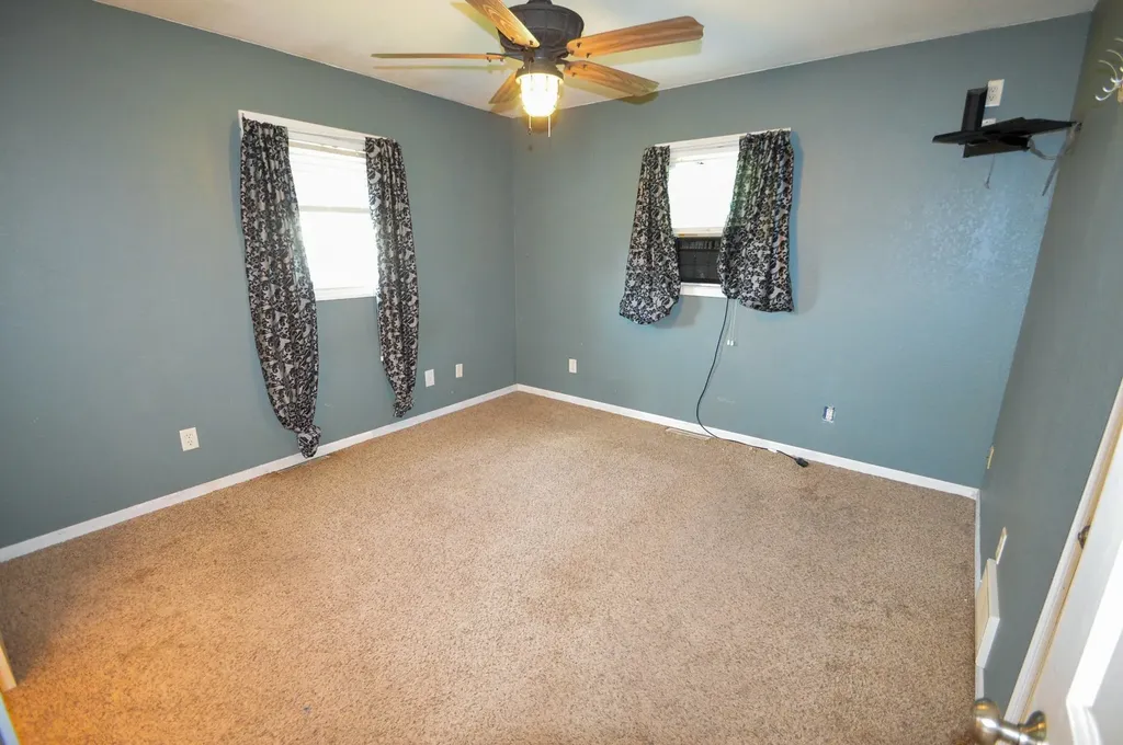 110 Grant Ryan IA 52330