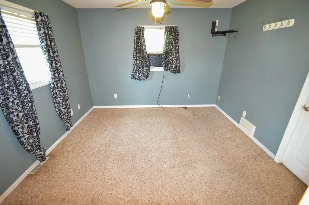 110 Grant Ryan IA 52330
