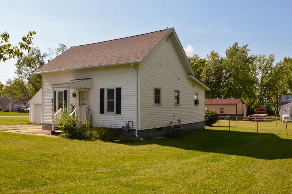 110 Grant Ryan IA 52330