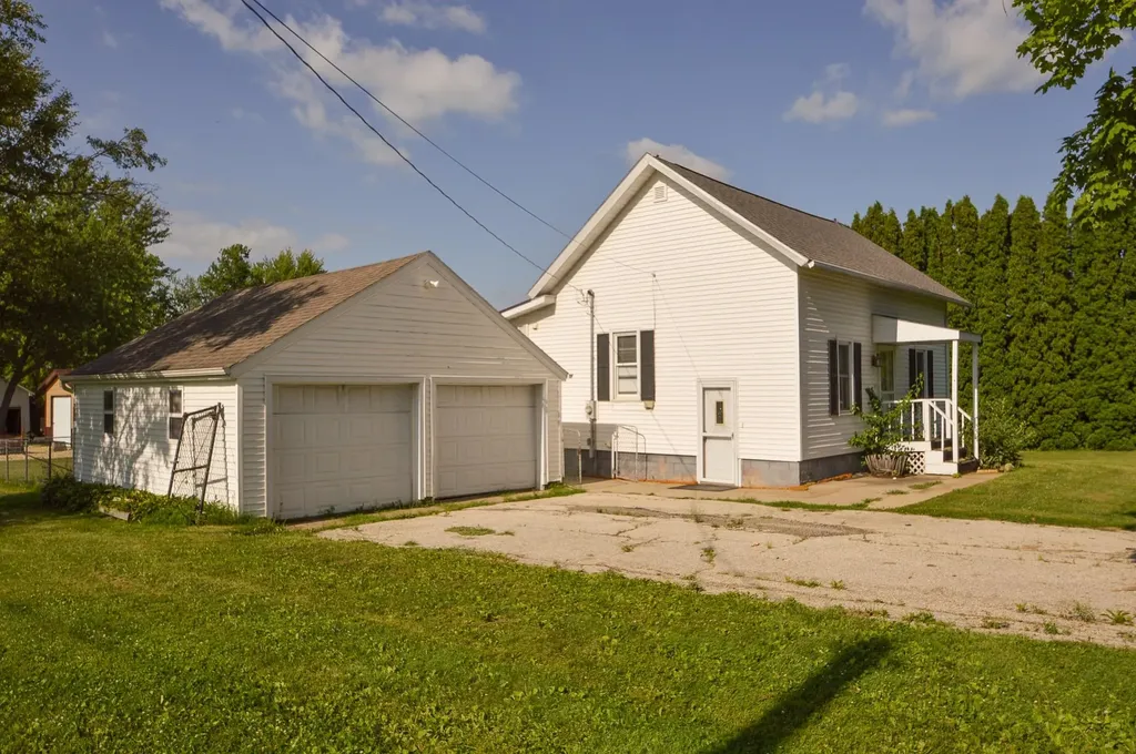 110 Grant Ryan IA 52330