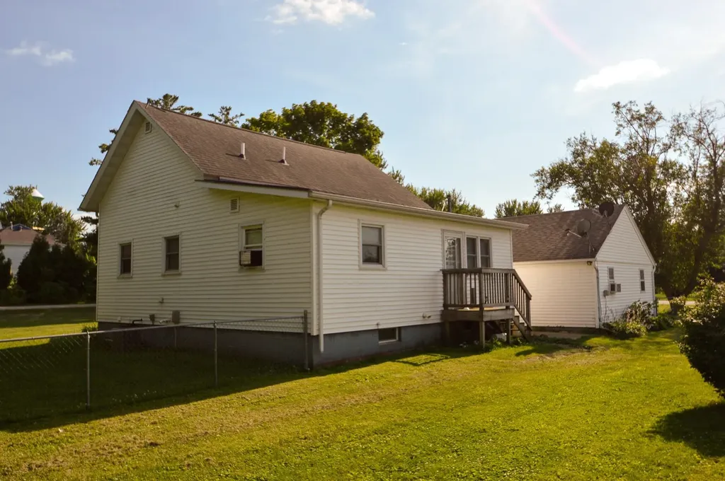 110 Grant Ryan IA 52330