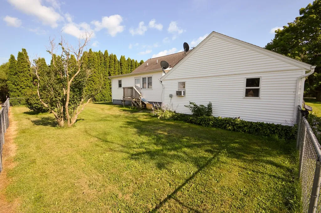110 Grant Ryan IA 52330