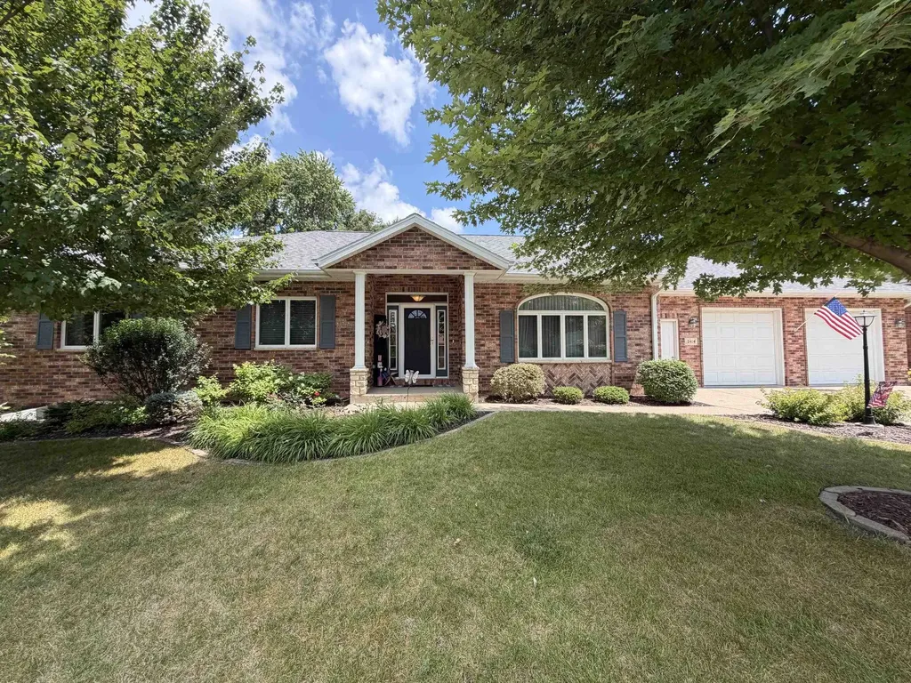2414 Spruce Wood Dubuque IA 52002
