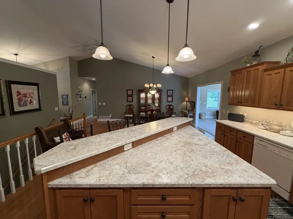 2414 Spruce Wood Dubuque IA 52002