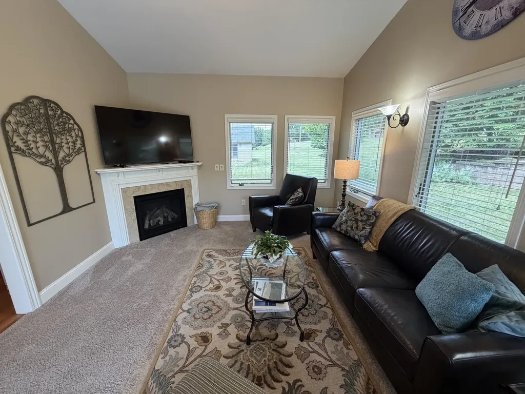 2414 Spruce Wood Dubuque IA 52002