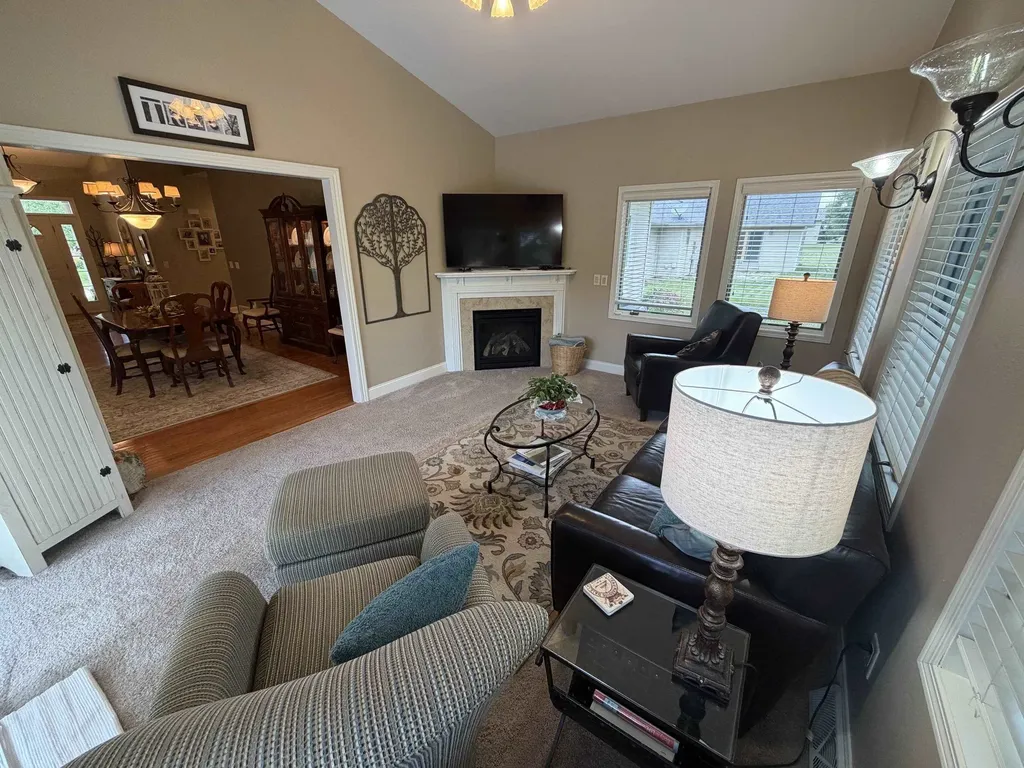 2414 Spruce Wood Dubuque IA 52002