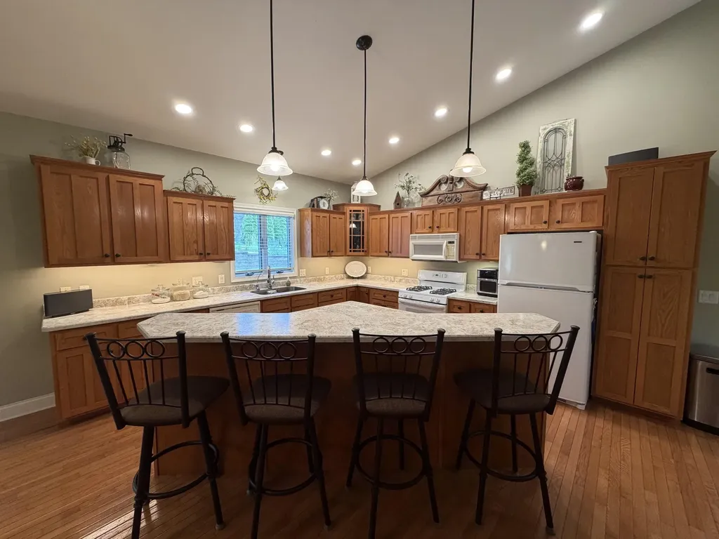 2414 Spruce Wood Dubuque IA 52002