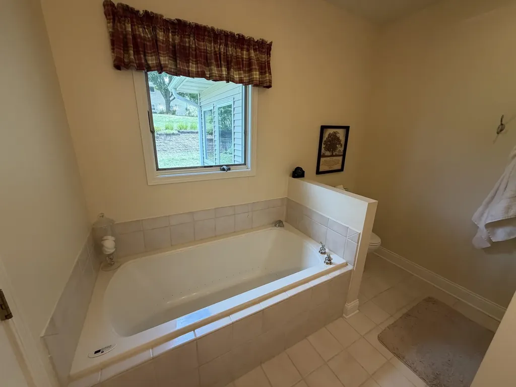 2414 Spruce Wood Dubuque IA 52002