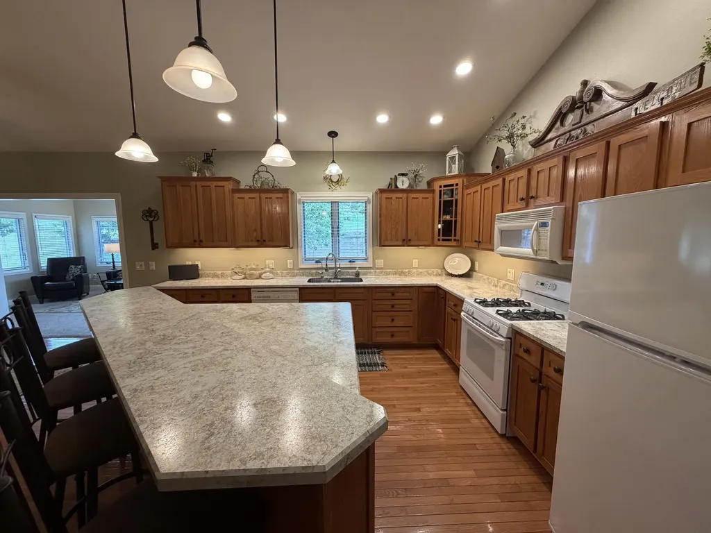 2414 Spruce Wood Dubuque IA 52002