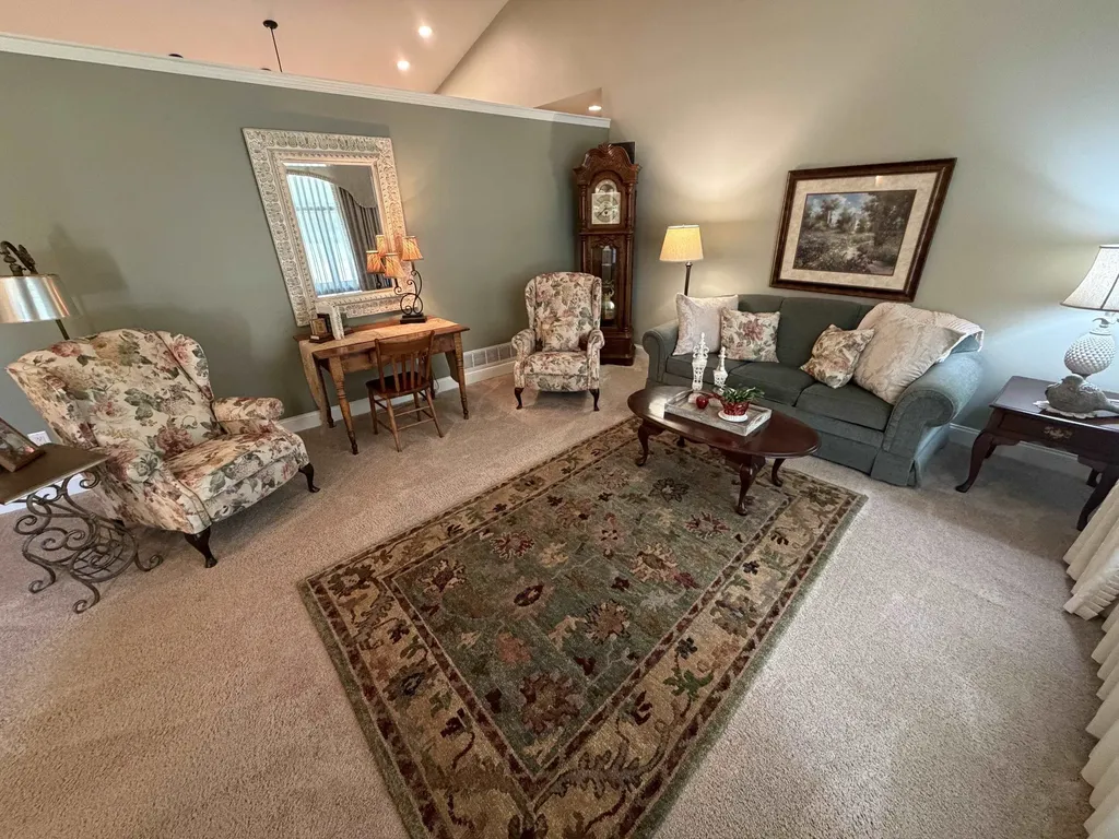 2414 Spruce Wood Dubuque IA 52002