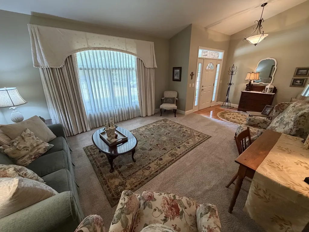 2414 Spruce Wood Dubuque IA 52002
