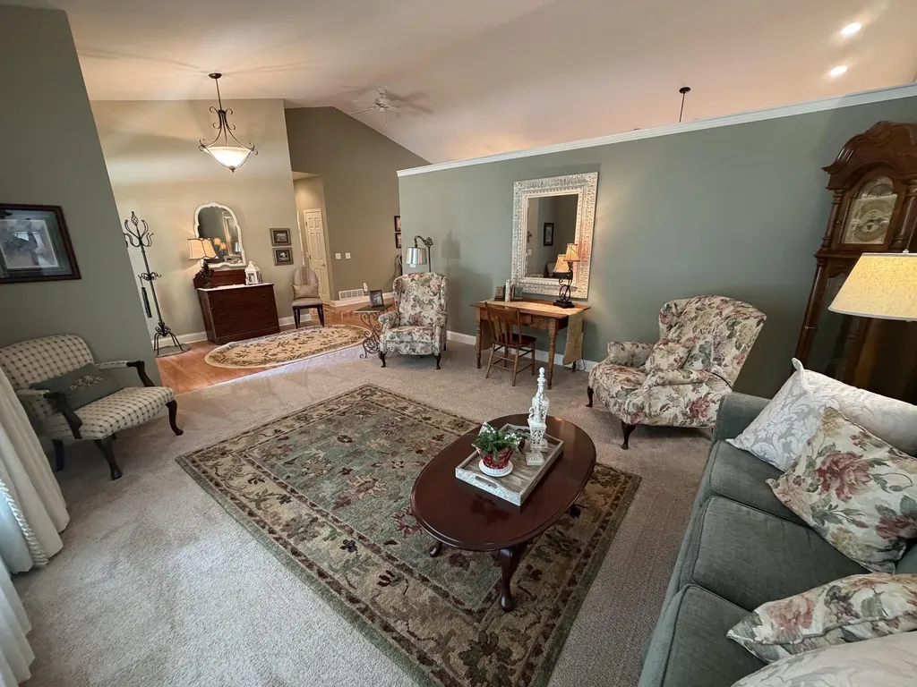 2414 Spruce Wood Dubuque IA 52002