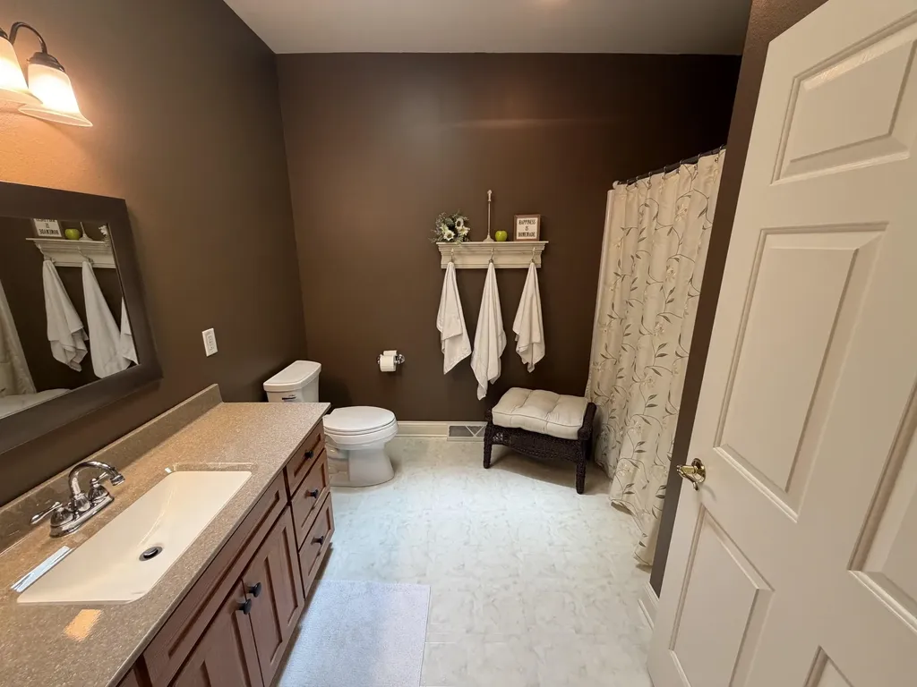 2414 Spruce Wood Dubuque IA 52002
