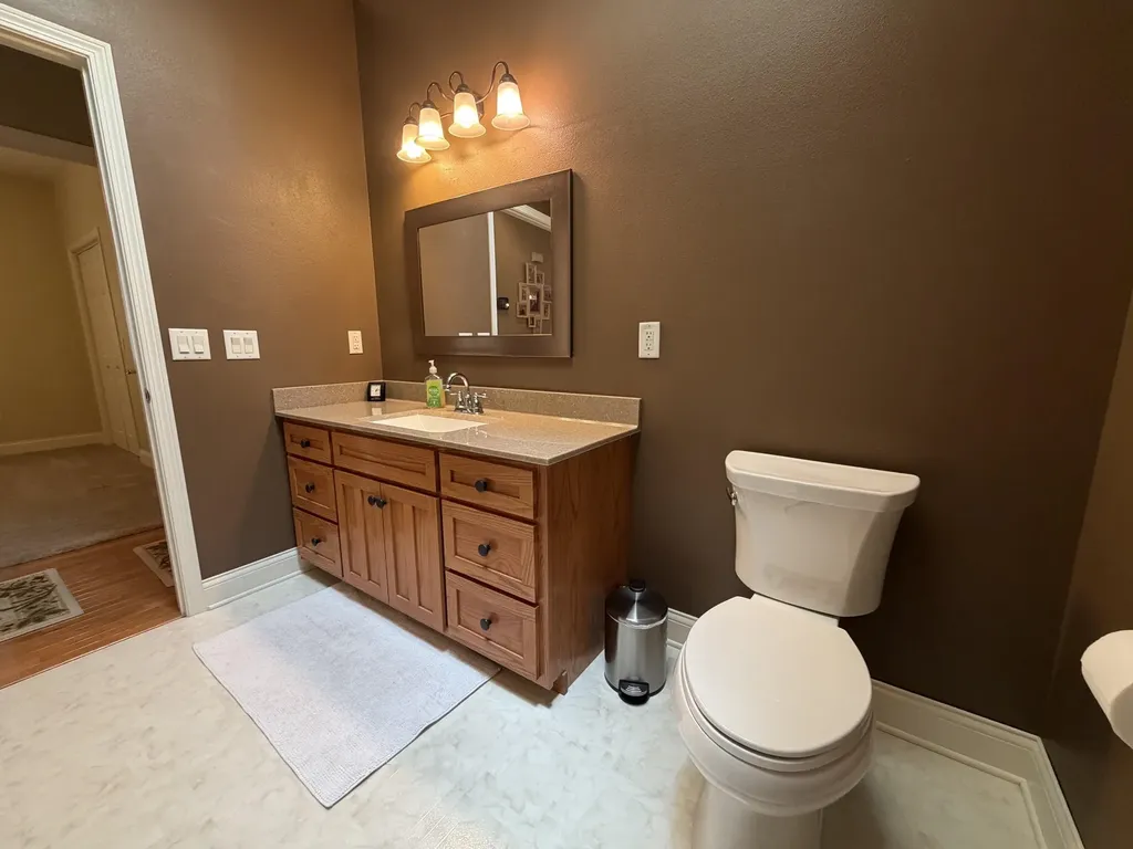 2414 Spruce Wood Dubuque IA 52002