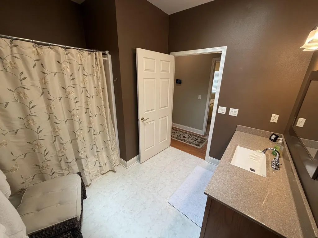 2414 Spruce Wood Dubuque IA 52002