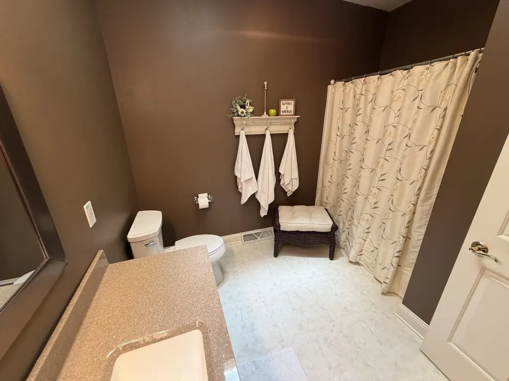 2414 Spruce Wood Dubuque IA 52002