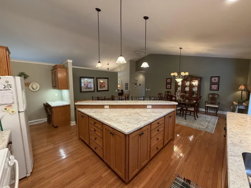 2414 Spruce Wood Dubuque IA 52002