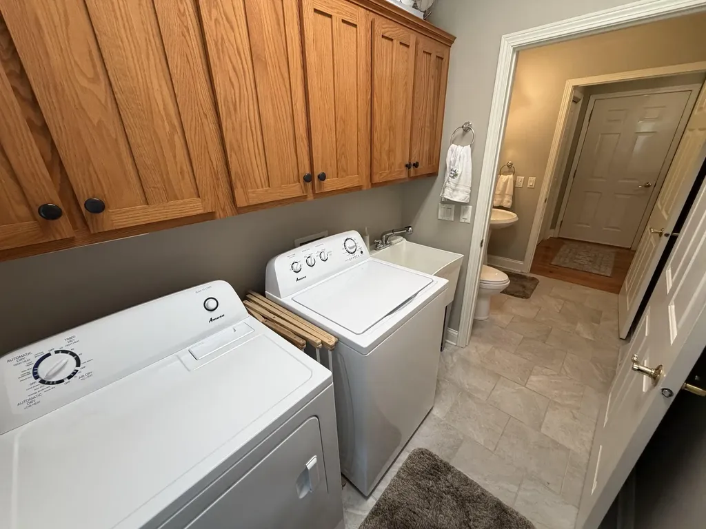 2414 Spruce Wood Dubuque IA 52002