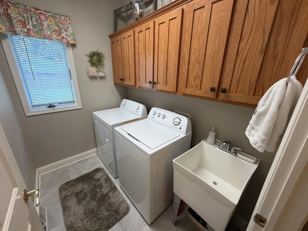 2414 Spruce Wood Dubuque IA 52002