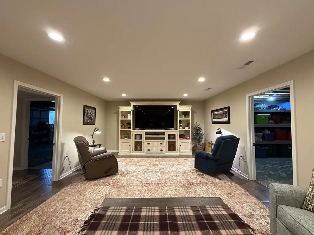 2414 Spruce Wood Dubuque IA 52002